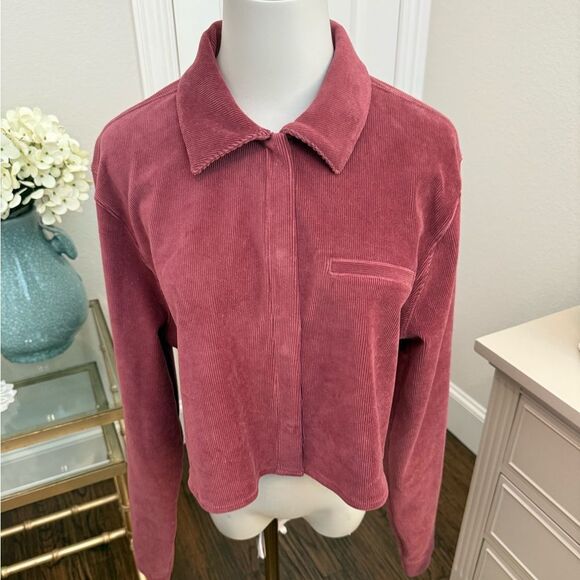 ALO Micro Corduroy Cropped Dreamer Button Down - Picture 2 of 5